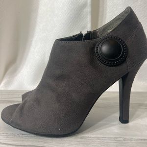 Gray Worthington/gently used/